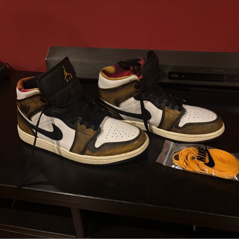 Air Jordan Mid SE Rare - Picture 9 of 12
